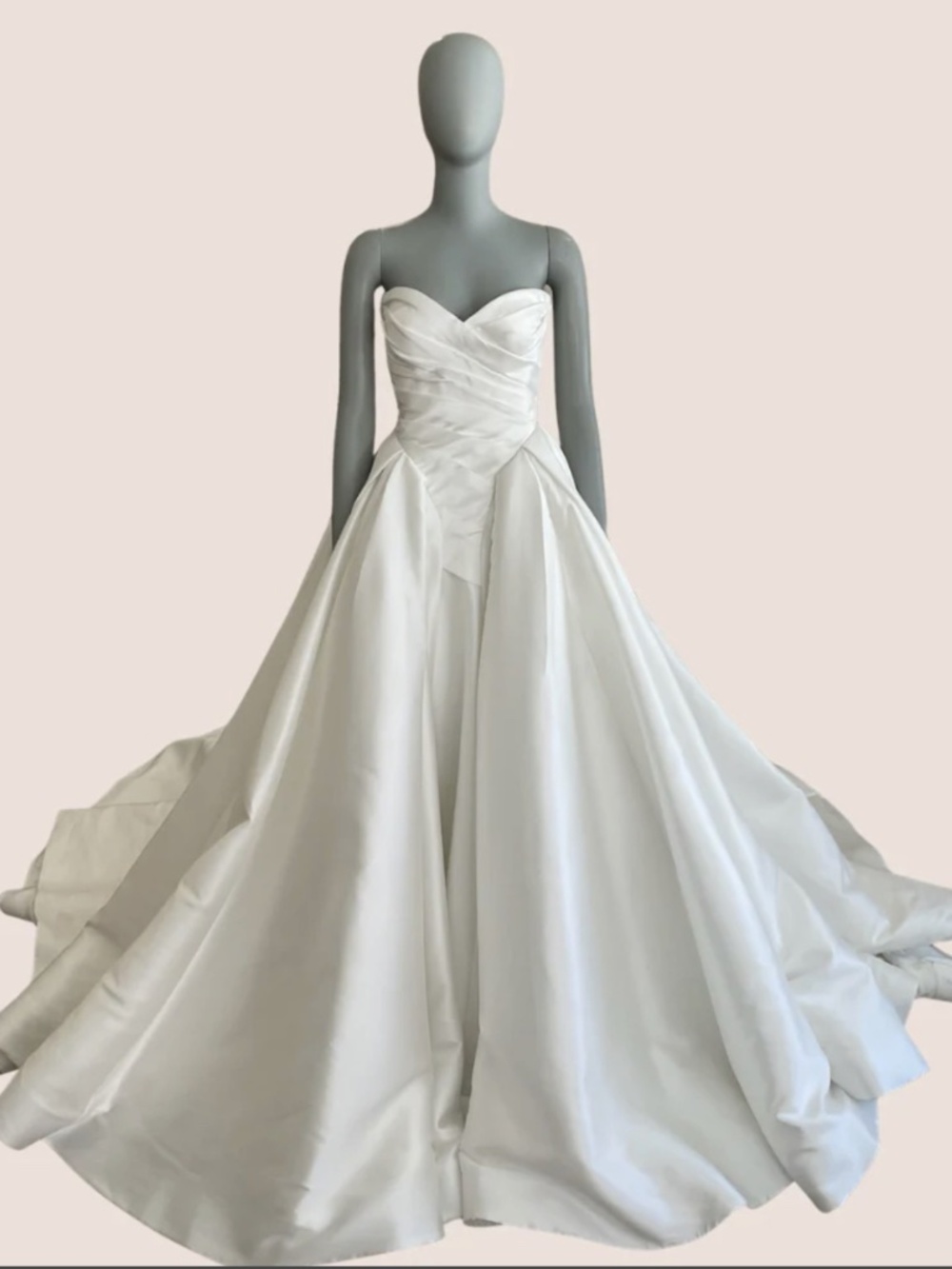 Leah Da Gloria, Antoinette Custom